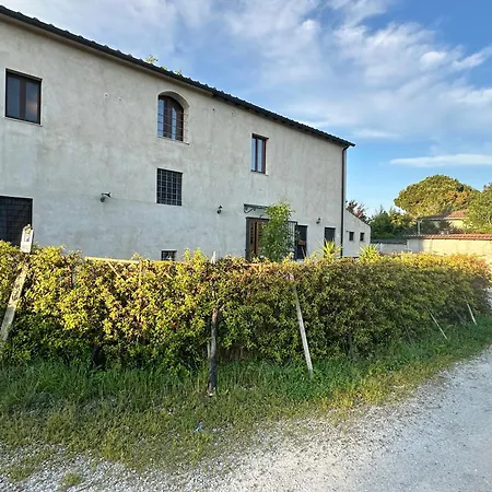 - Il Casale Toscano - 1900Mt From The Tower Of Pisa - Free Parking - No Breakfast - No Air Conditioning But Fan - Only Self Check In From 4 Pm Venkovský dům *
